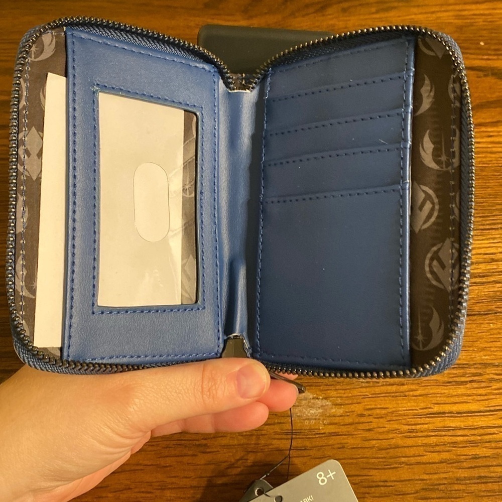 Loungefly Star Wars zip-around wallet - Picture 3 of 9
